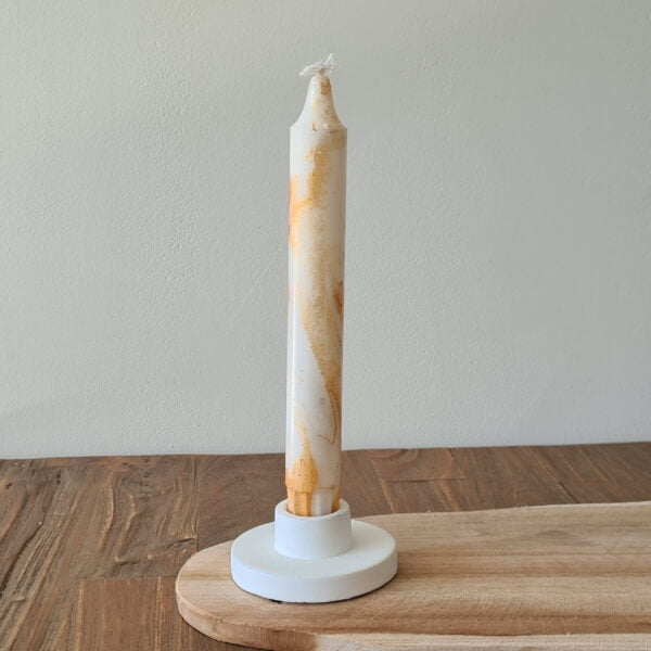 Kleurrijke dinerkaars goud